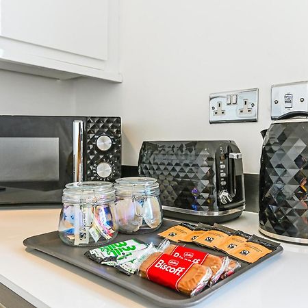 Family 1 Bed Apt Near Cardiff City Centre, Free Parking, Quiet, Secure Neighbourhood 外观 照片