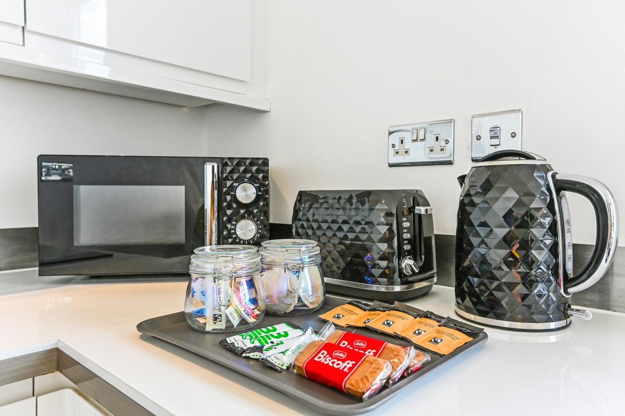Family 1 Bed Apt Near Cardiff City Centre, Free Parking, Quiet, Secure Neighbourhood 外观 照片