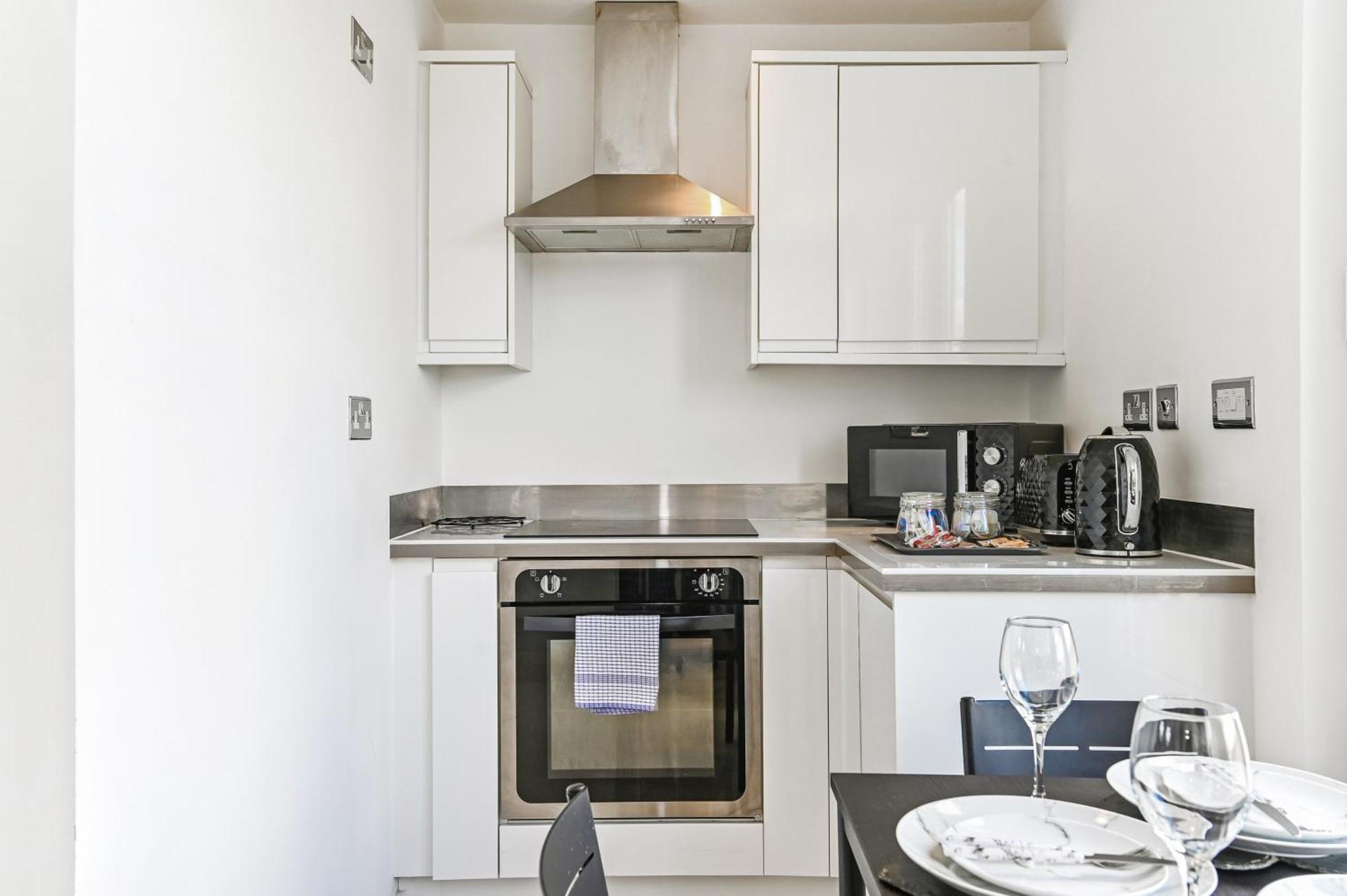 Family 1 Bed Apt Near Cardiff City Centre, Free Parking, Quiet, Secure Neighbourhood 外观 照片