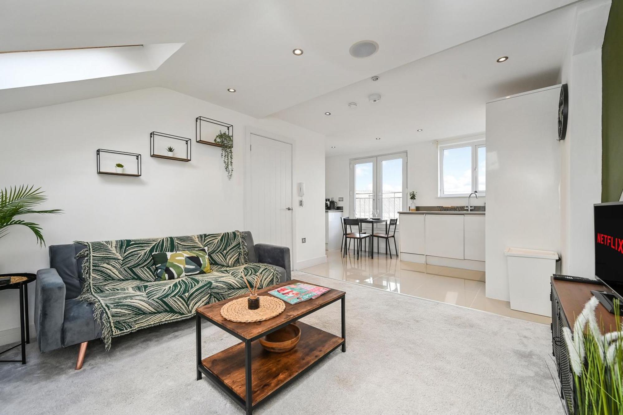 Family 1 Bed Apt Near Cardiff City Centre, Free Parking, Quiet, Secure Neighbourhood 外观 照片