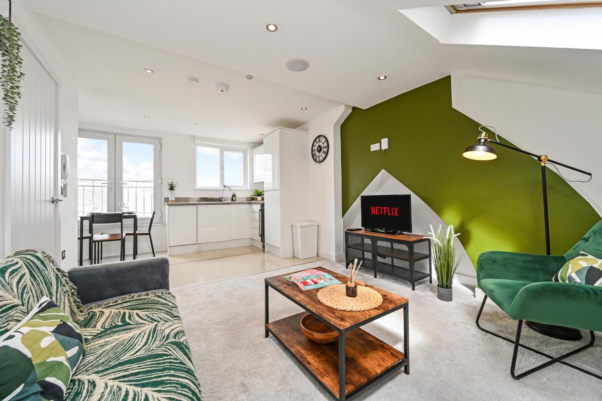 Family 1 Bed Apt Near Cardiff City Centre, Free Parking, Quiet, Secure Neighbourhood 外观 照片
