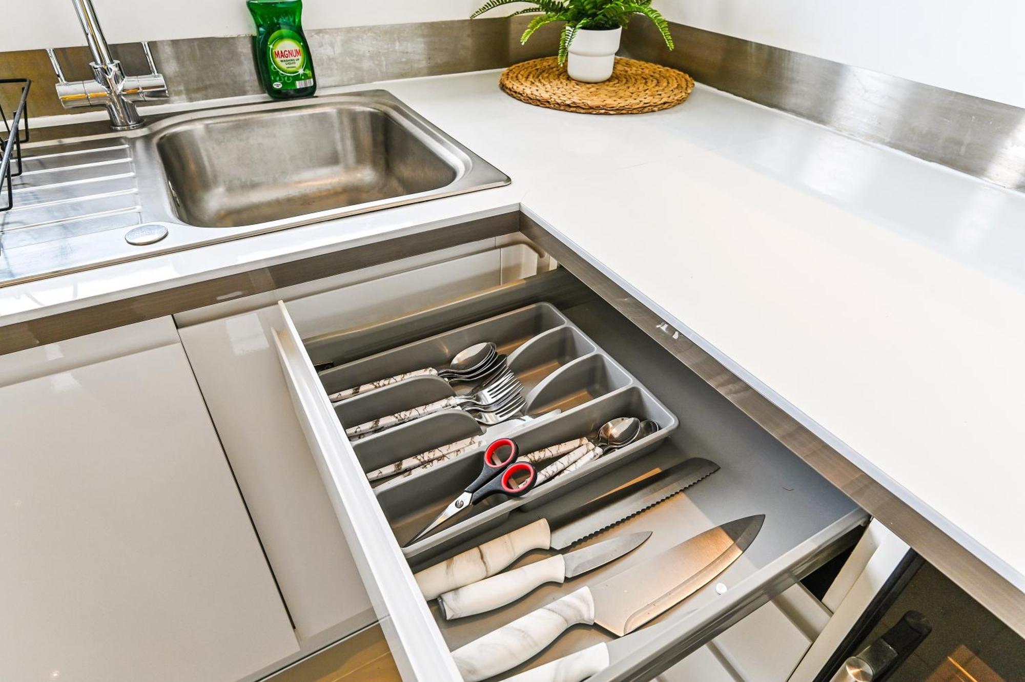 Family 1 Bed Apt Near Cardiff City Centre, Free Parking, Quiet, Secure Neighbourhood 外观 照片