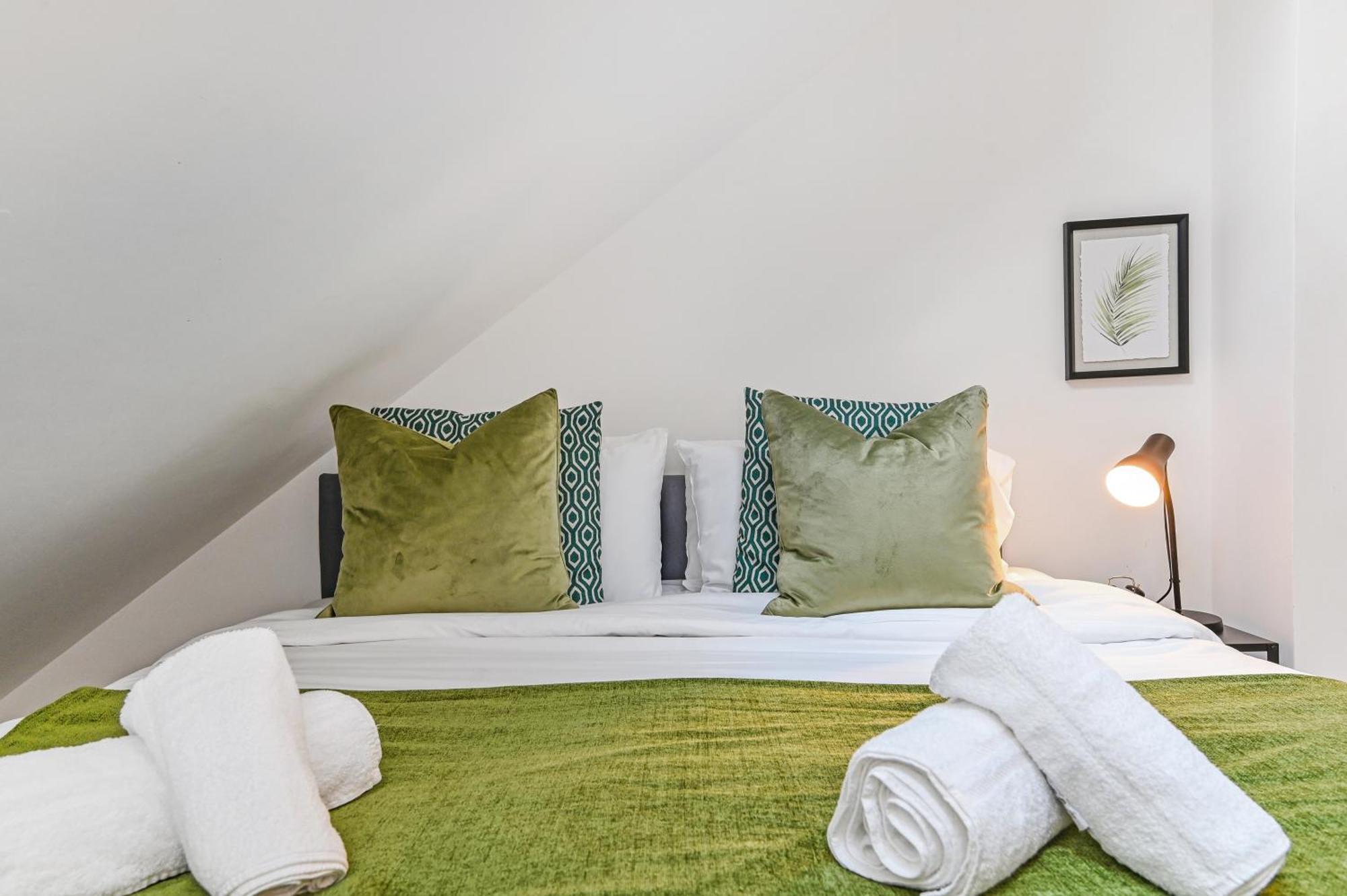 Family 1 Bed Apt Near Cardiff City Centre, Free Parking, Quiet, Secure Neighbourhood 外观 照片