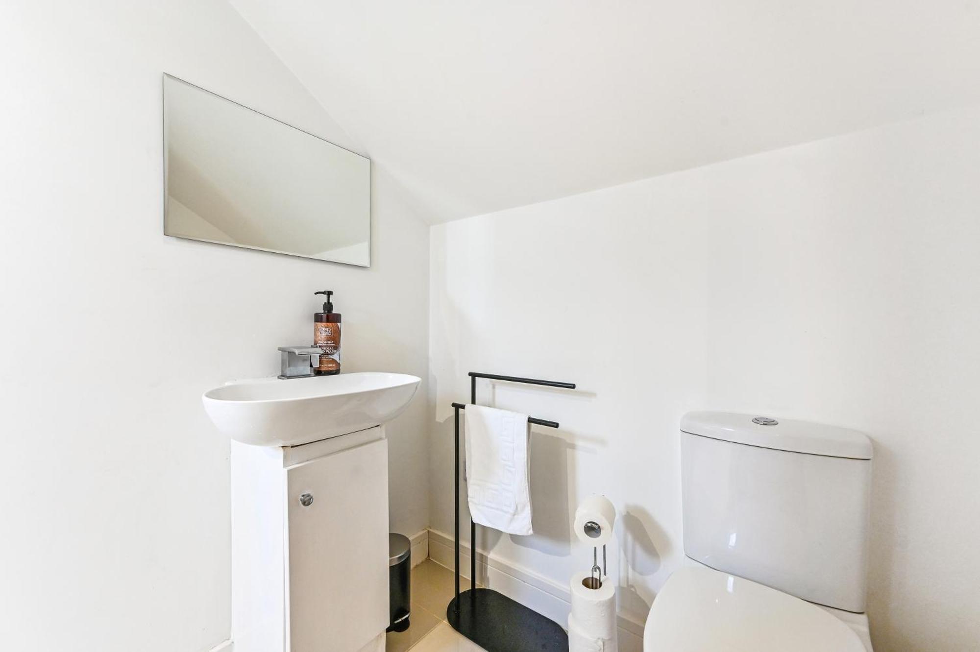 Family 1 Bed Apt Near Cardiff City Centre, Free Parking, Quiet, Secure Neighbourhood 外观 照片