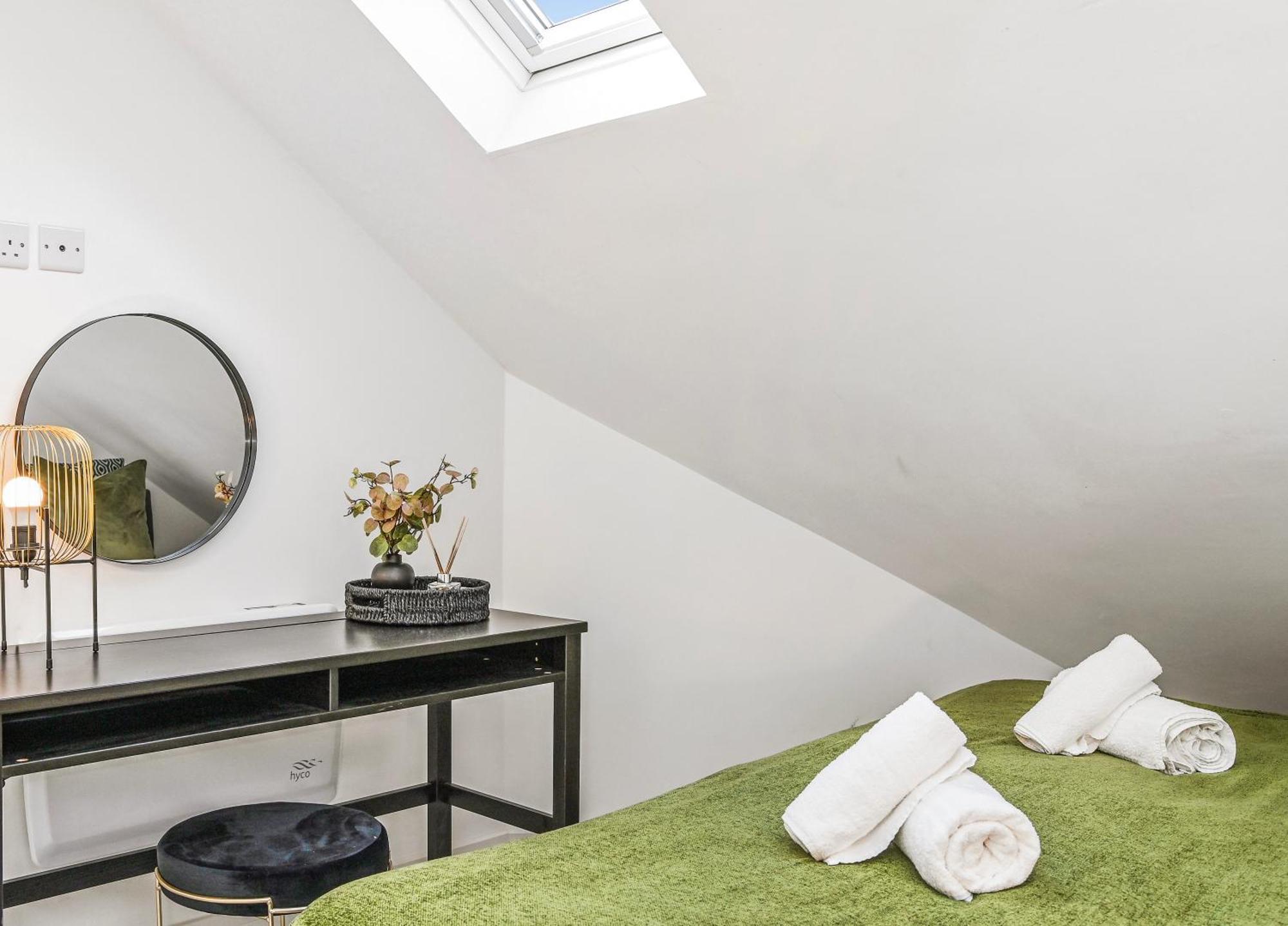 Family 1 Bed Apt Near Cardiff City Centre, Free Parking, Quiet, Secure Neighbourhood 外观 照片