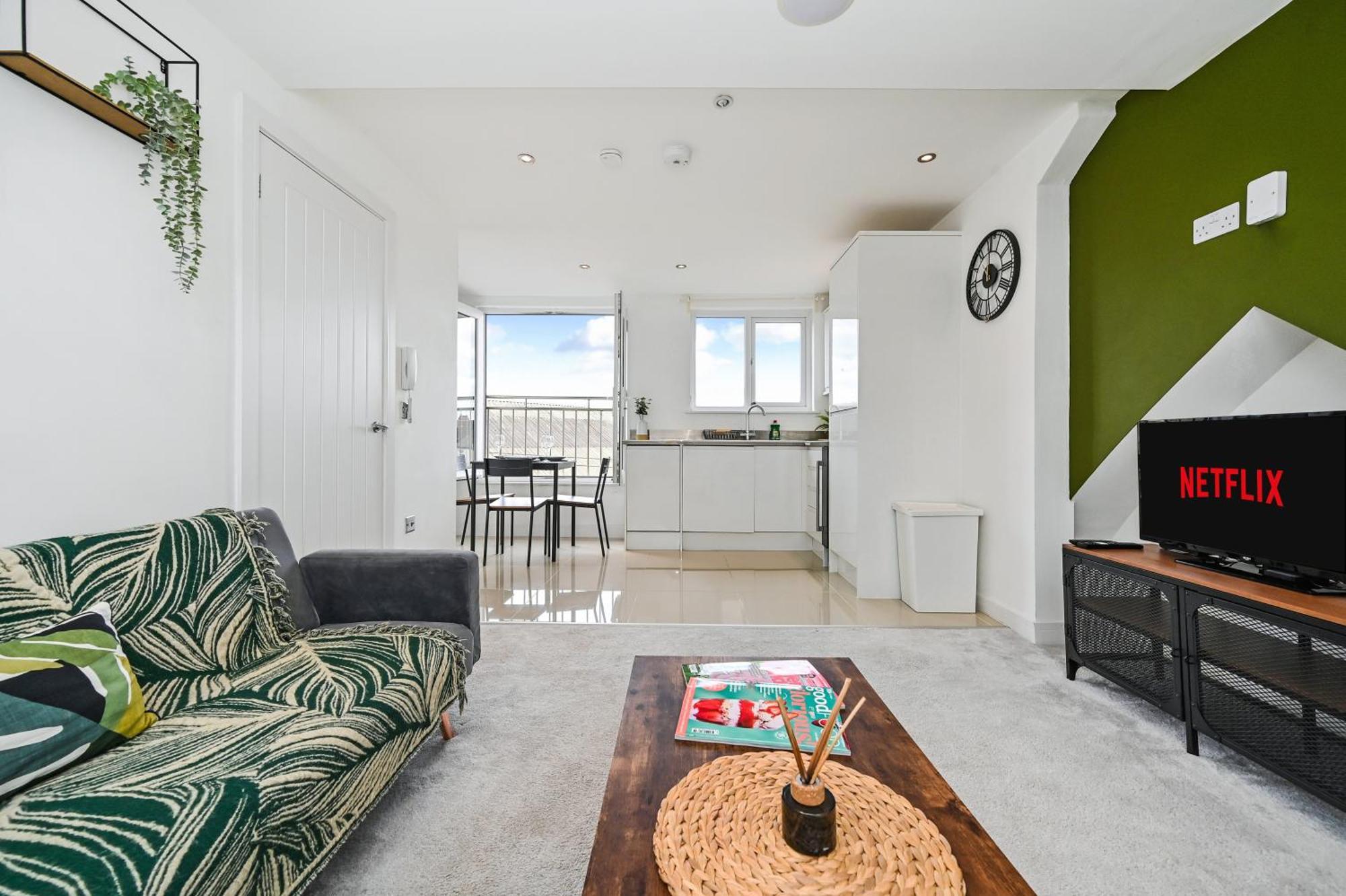 Family 1 Bed Apt Near Cardiff City Centre, Free Parking, Quiet, Secure Neighbourhood 外观 照片