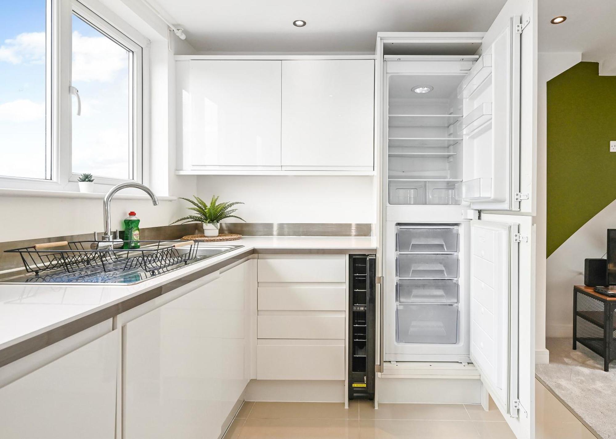Family 1 Bed Apt Near Cardiff City Centre, Free Parking, Quiet, Secure Neighbourhood 外观 照片